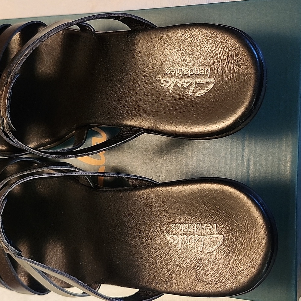 Clarks Women's Black Leather Sandals Size 10 Med - Picture 6 of 6